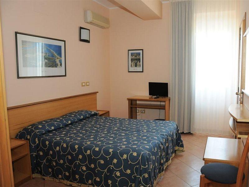Hotel Gatto Bianco Casalabate à Lecce Extérieur photo