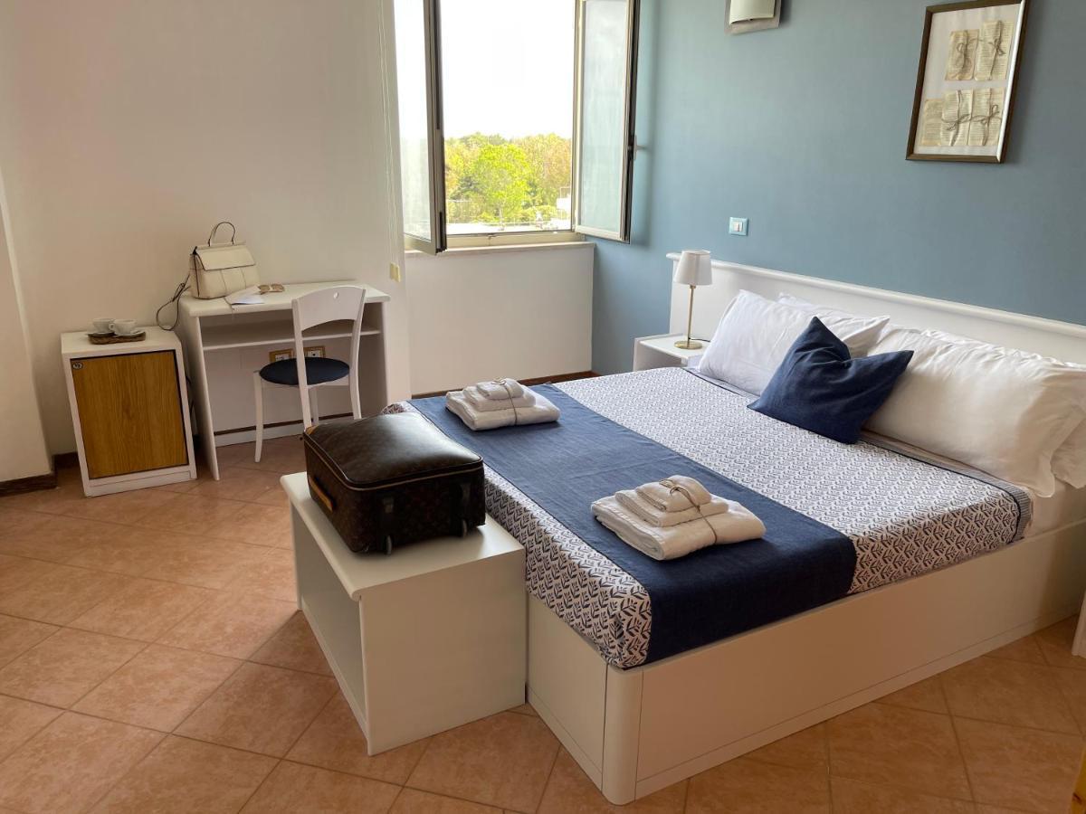 Hotel Gatto Bianco Casalabate à Lecce Extérieur photo