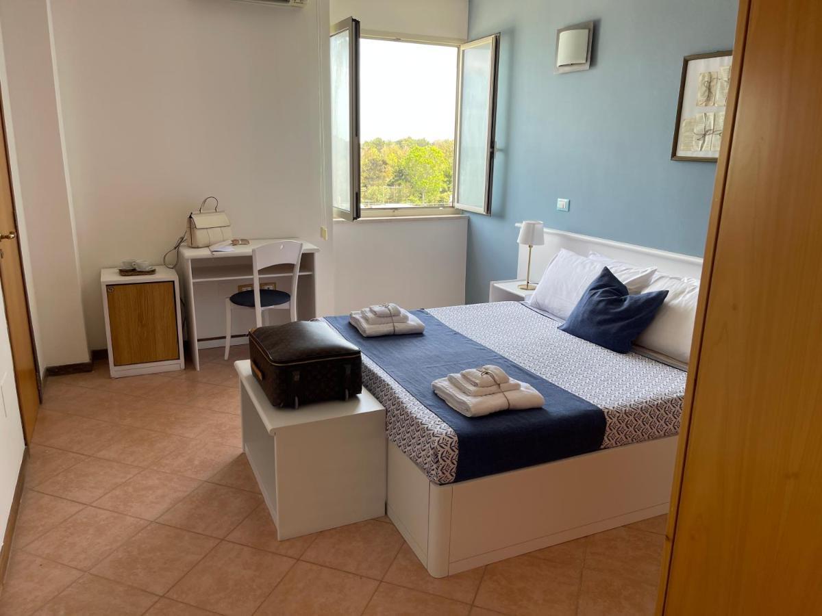 Hotel Gatto Bianco Casalabate à Lecce Extérieur photo