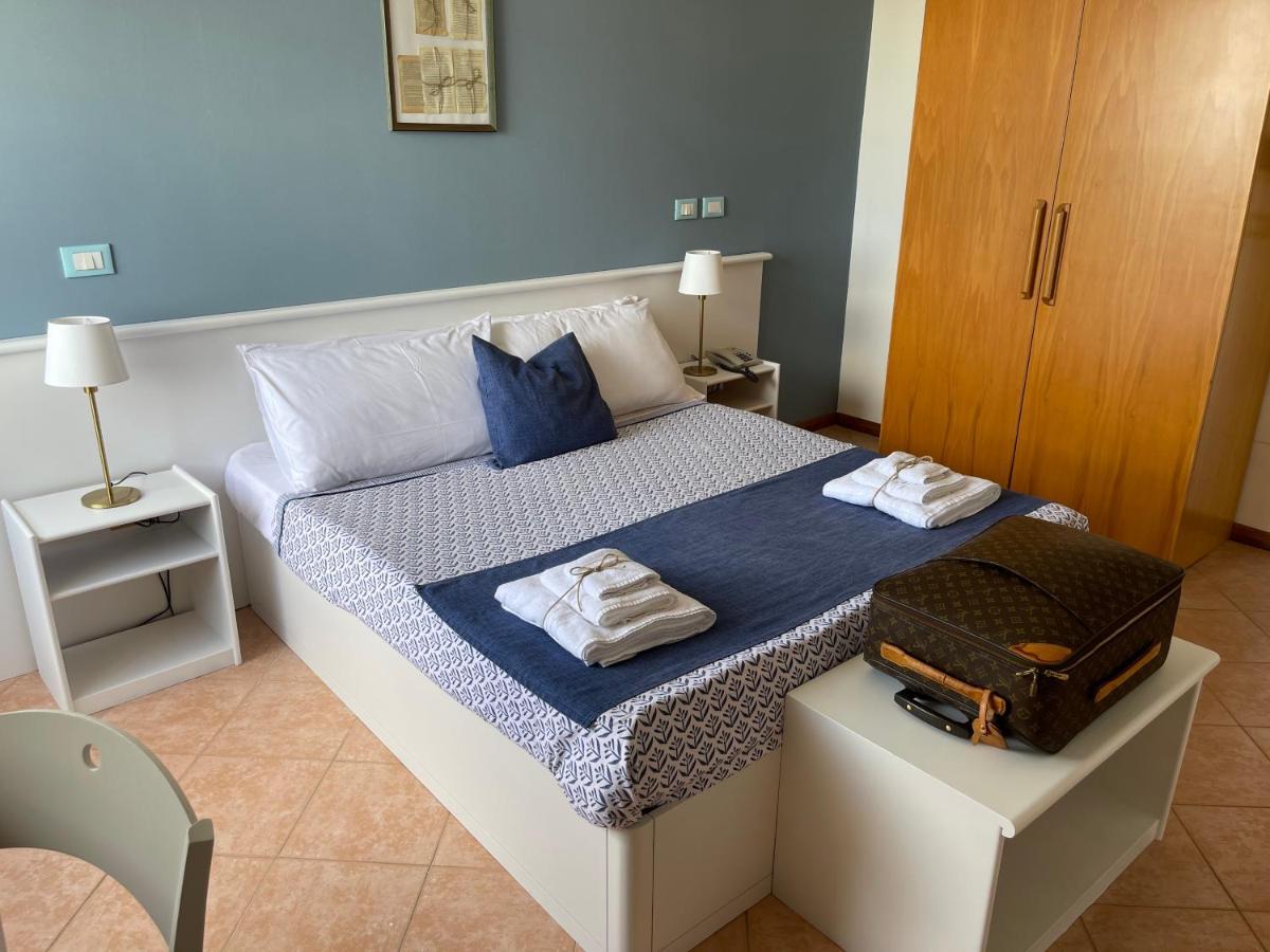 Hotel Gatto Bianco Casalabate à Lecce Extérieur photo