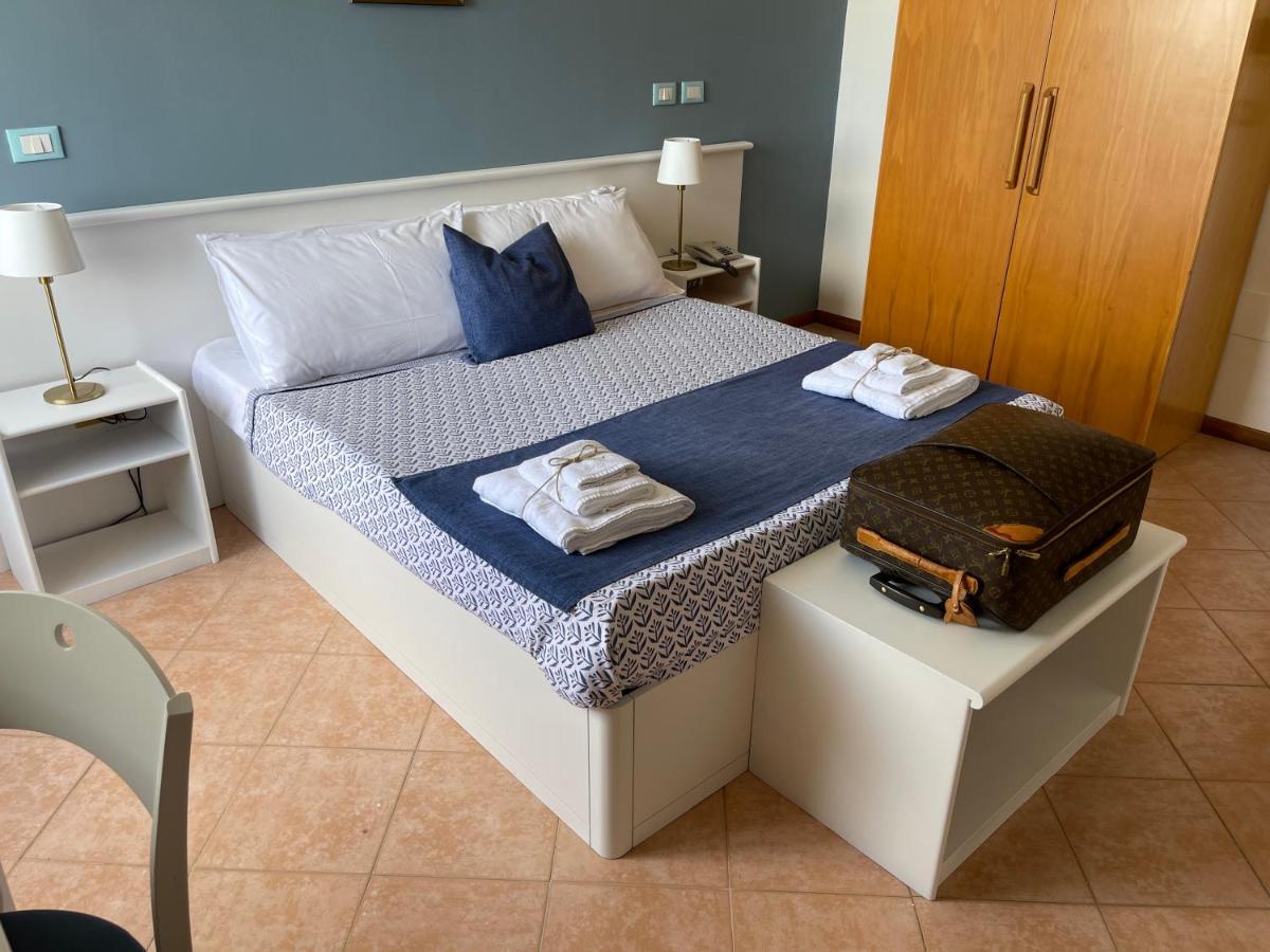 Hotel Gatto Bianco Casalabate à Lecce Extérieur photo