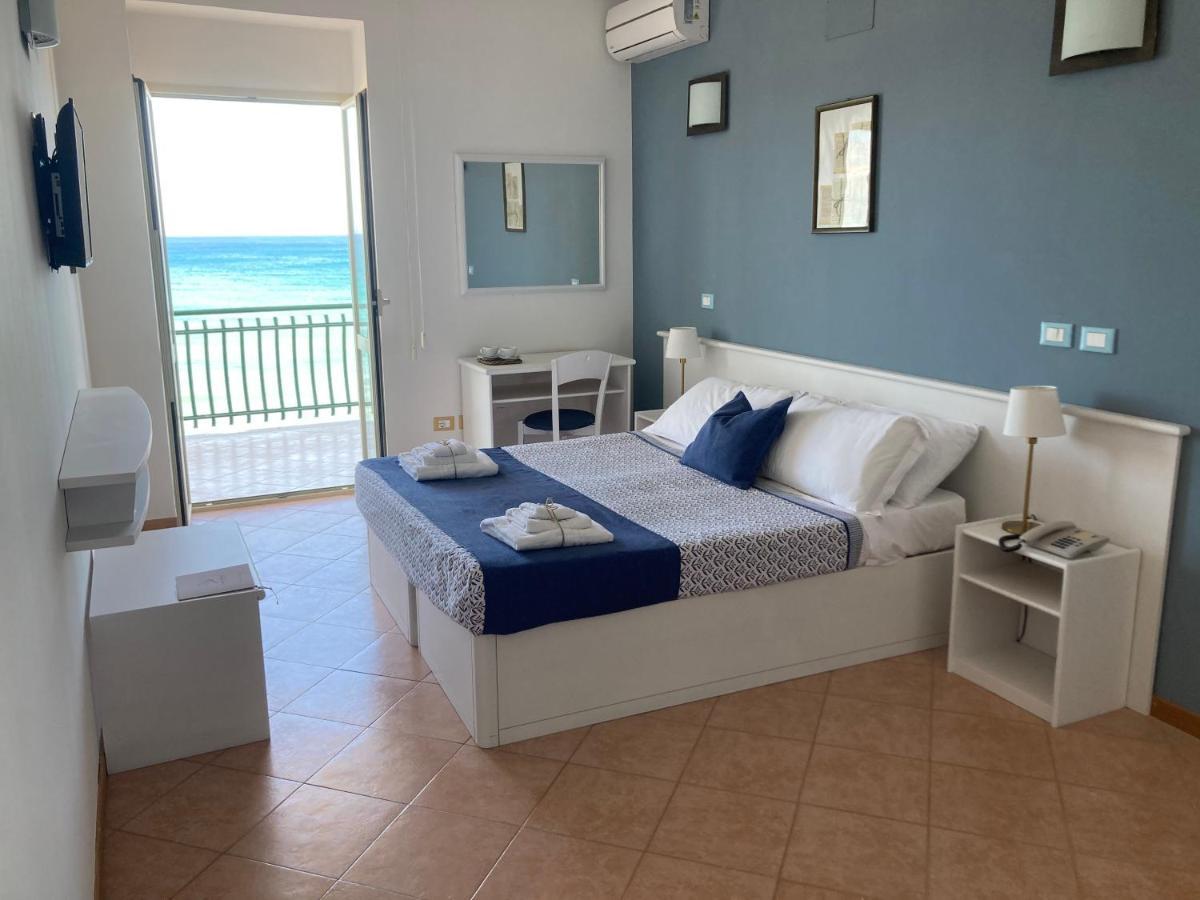 Hotel Gatto Bianco Casalabate à Lecce Extérieur photo