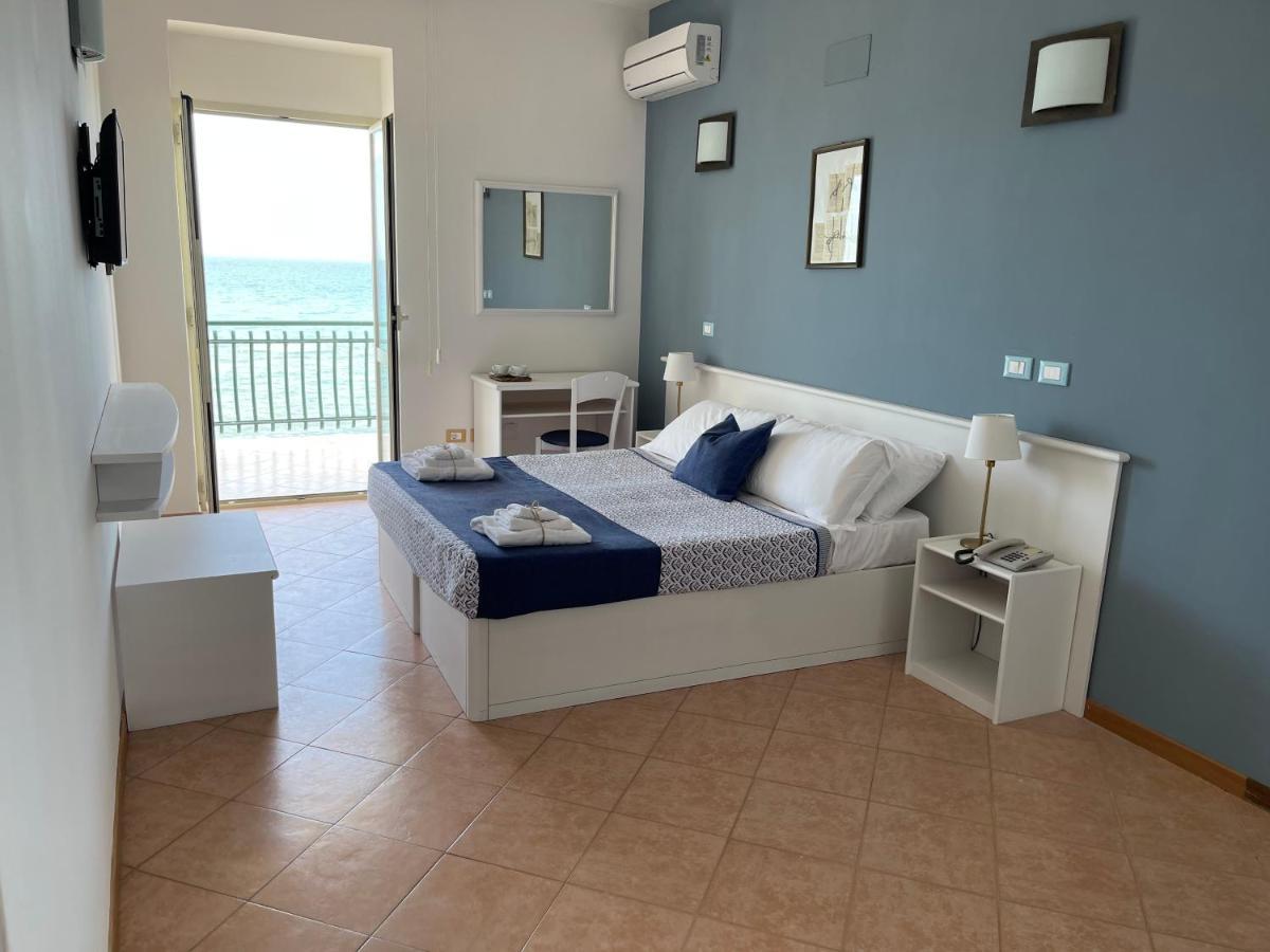 Hotel Gatto Bianco Casalabate à Lecce Extérieur photo